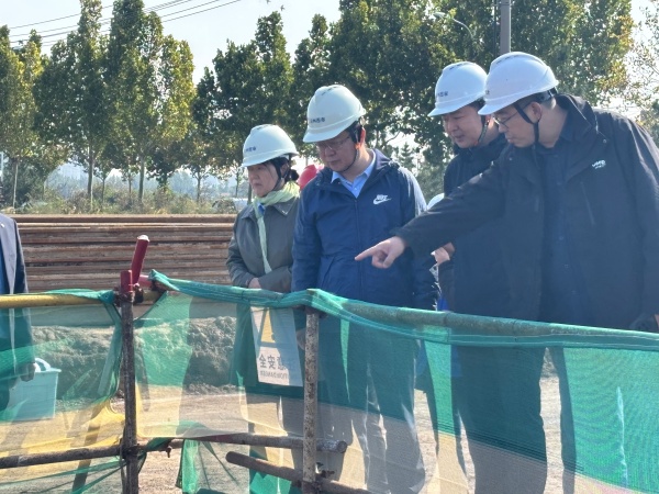 中心审查人员赴高铁物流园区基础设施建设项目参观学习