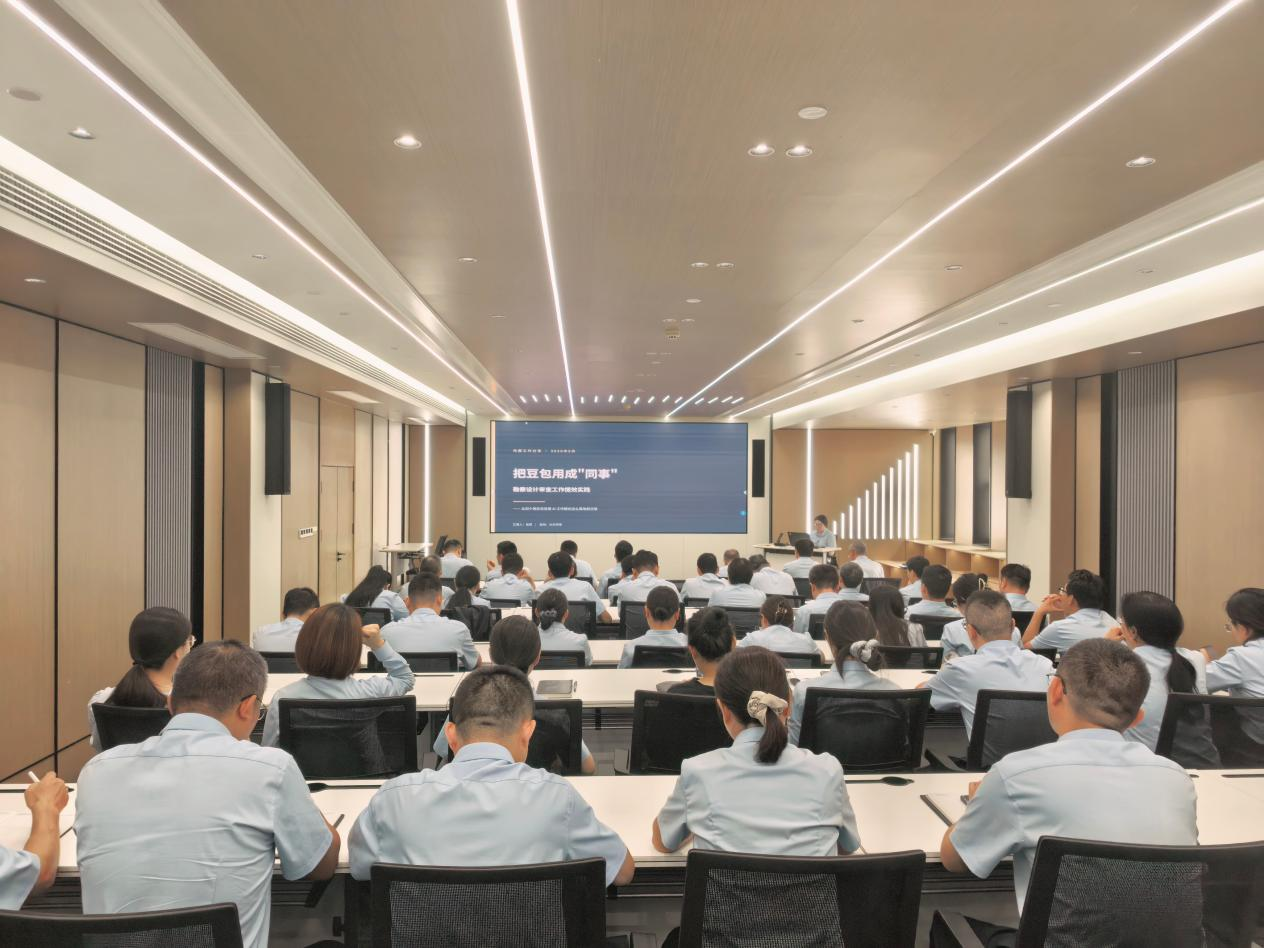 中心召开AI工具应用专题分享会